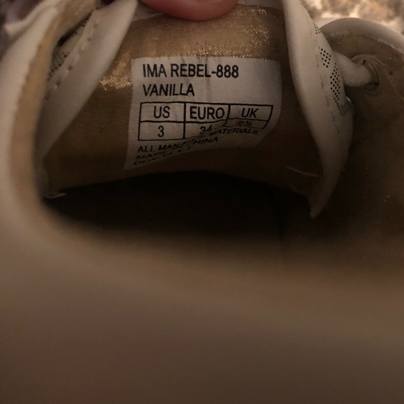 **Girls MK Shoes** SZ 3 ** - Picture 4 of 4